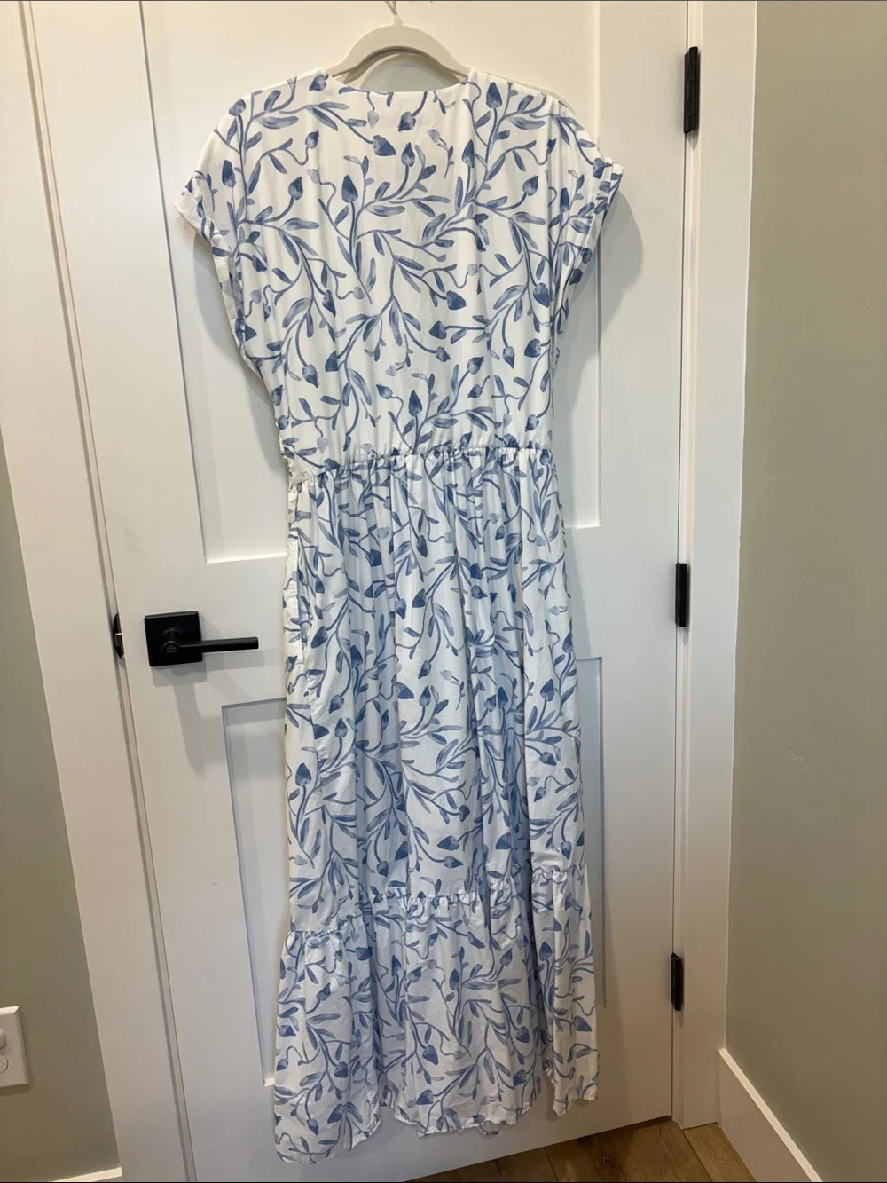 Abercrombie & Fitch White Maxi Dress with Light Blue Leaf Print and Front Twist